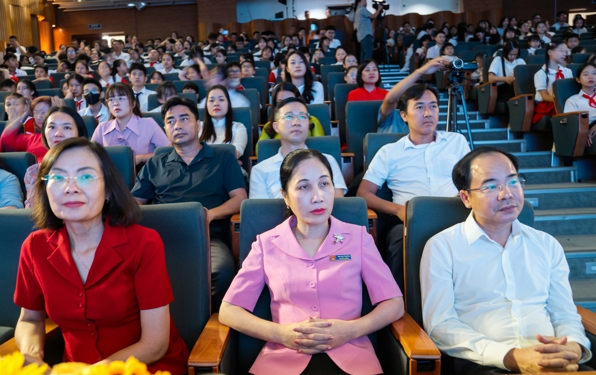 lanh-dao-du-1786721172 lanh-dao-du-1786721172.png